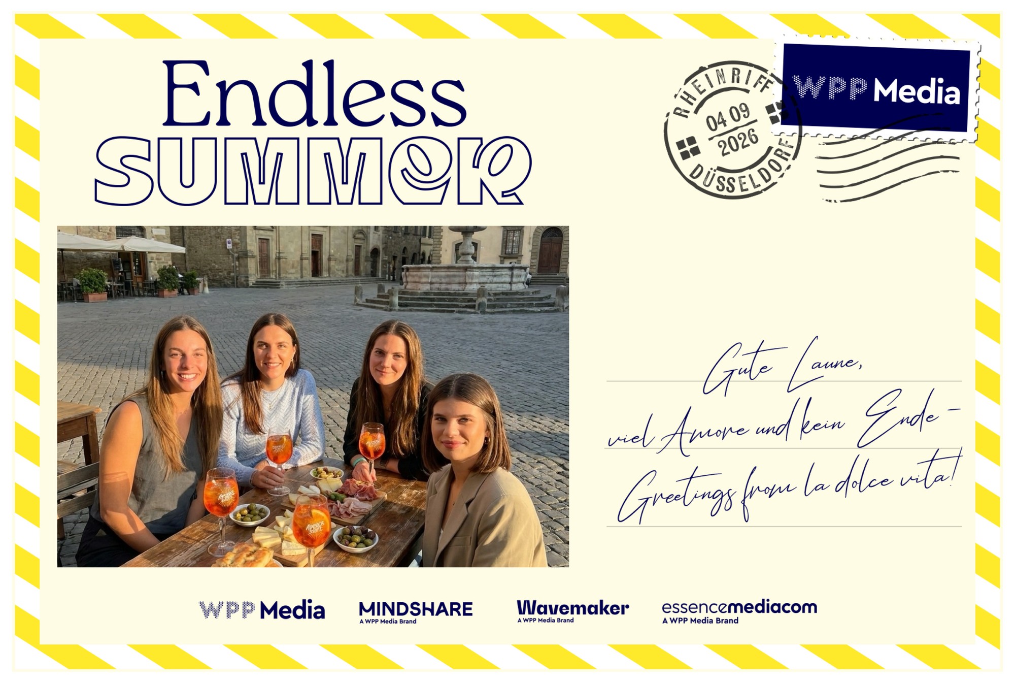 Vier Frauen an einem Tisch mit Antipasti in der Abendsonne · KI-Motiv